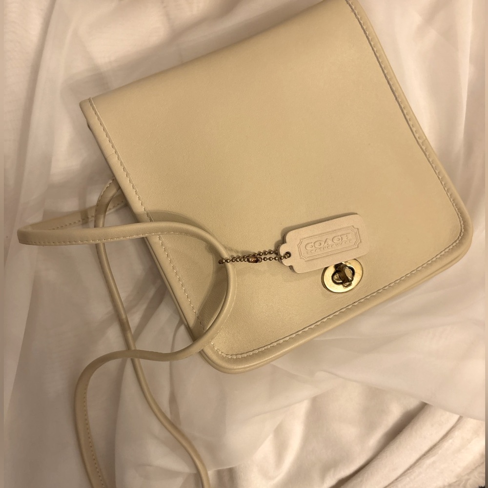 PRISTINE 1980’s Vintage Coach Compact Pouch — Bone